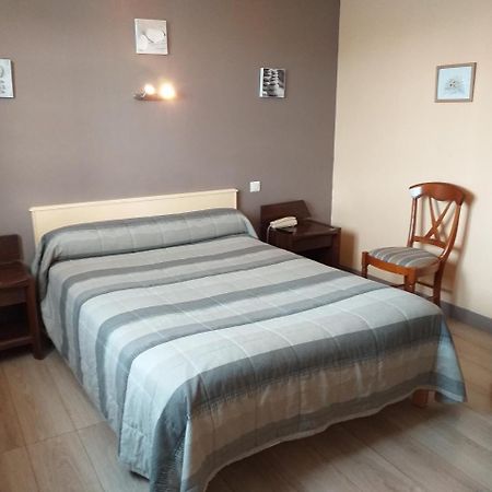 Hotel Le Lion D'Or Salbris Zewnętrze zdjęcie