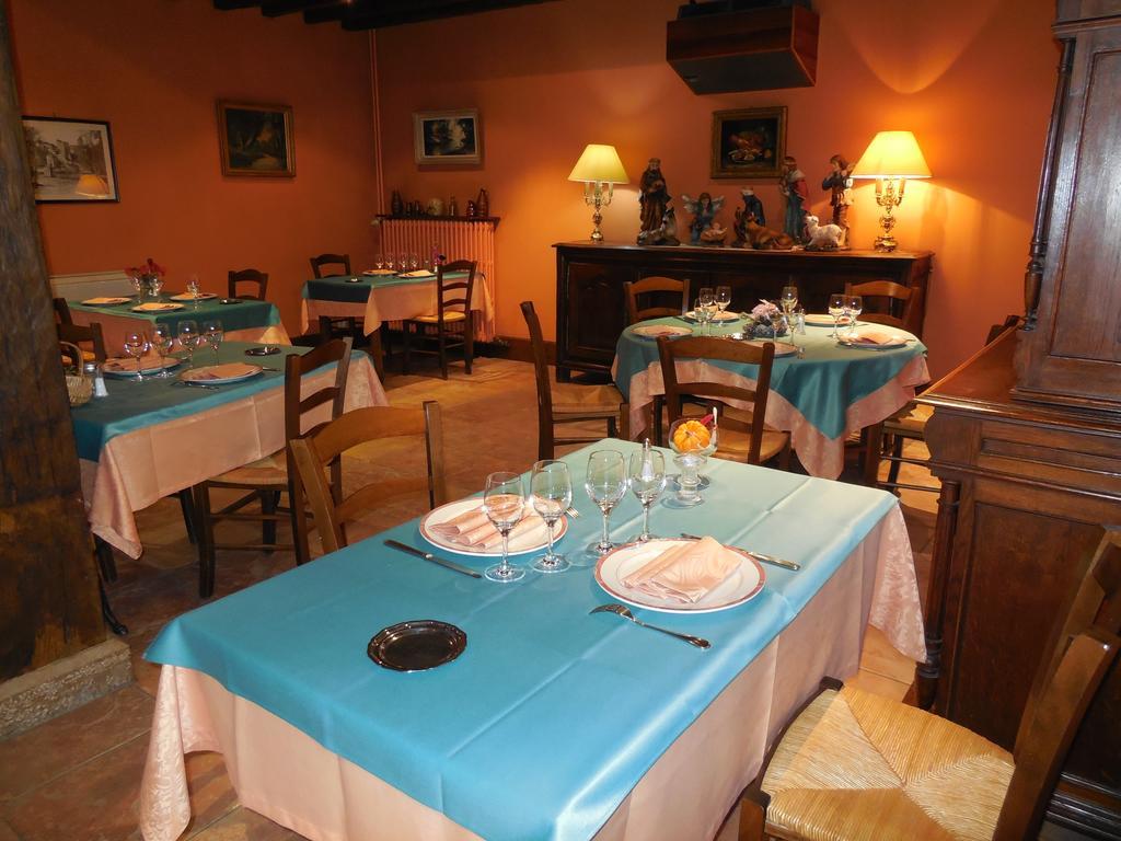 Hotel Le Lion D'Or Salbris Zewnętrze zdjęcie