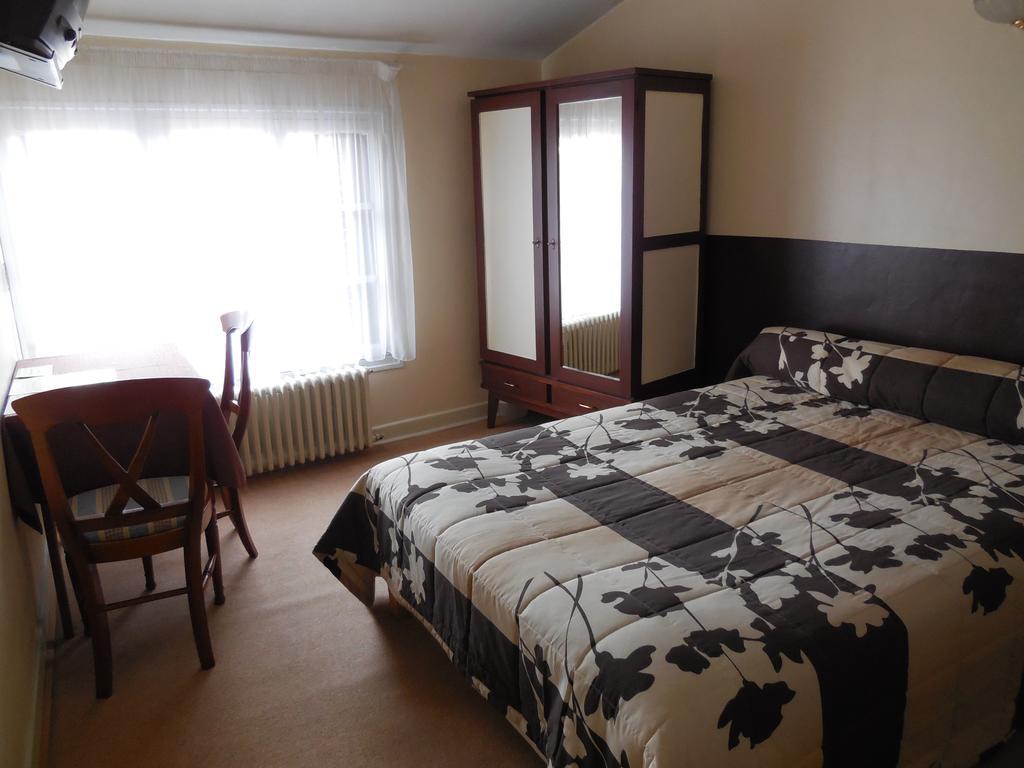 Hotel Le Lion D'Or Salbris Pokój zdjęcie