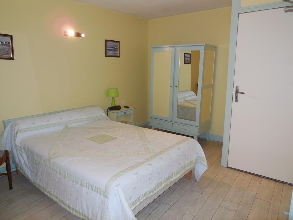 Hotel Le Lion D'Or Salbris Zewnętrze zdjęcie