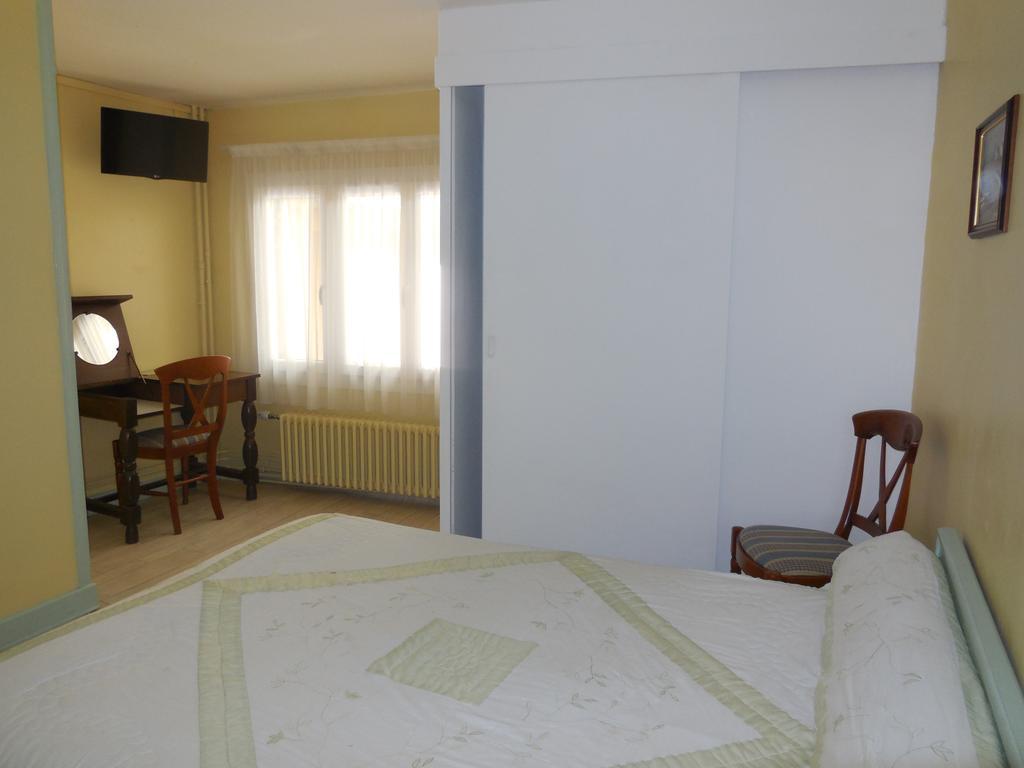 Hotel Le Lion D'Or Salbris Zewnętrze zdjęcie