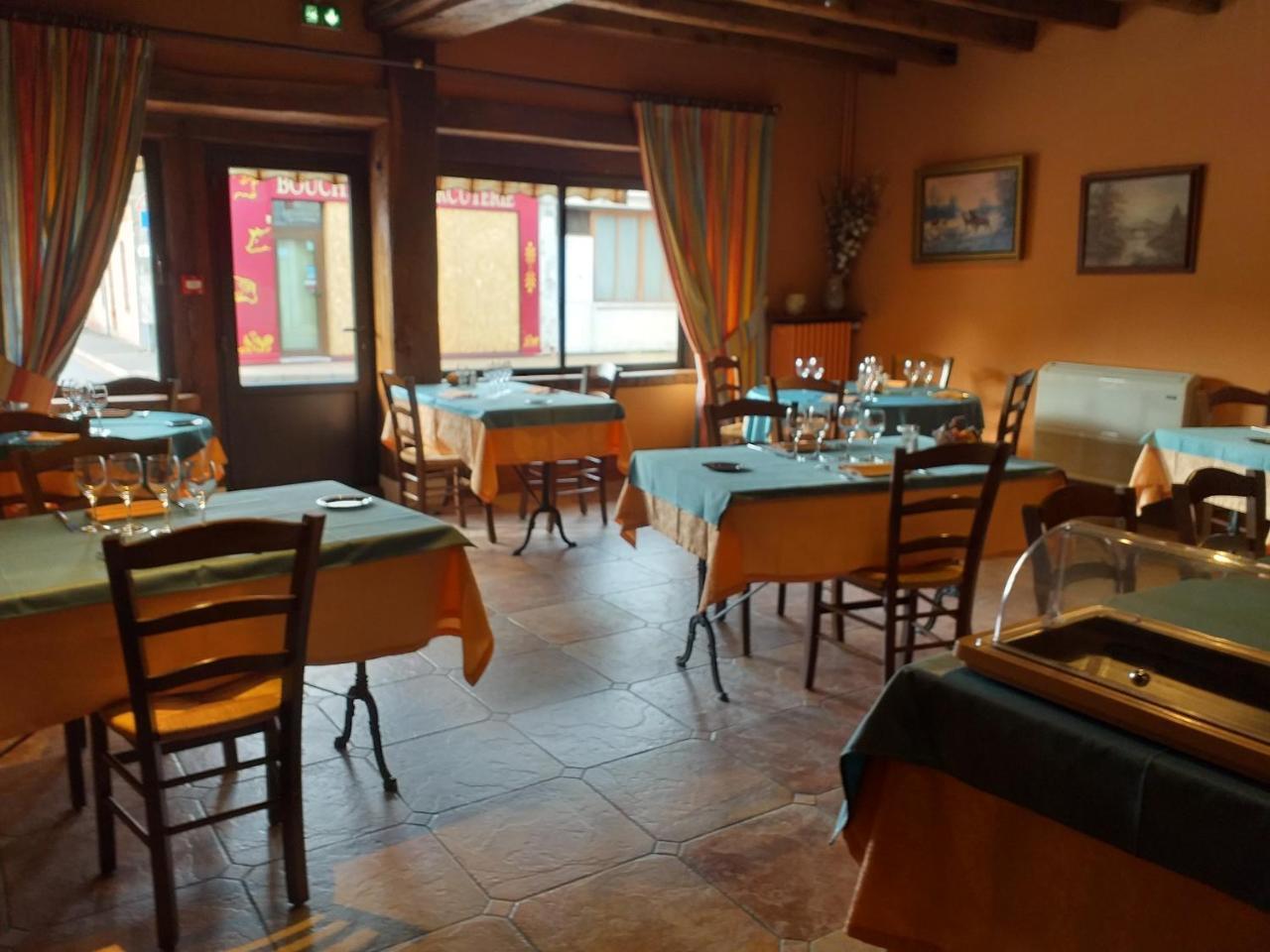 Hotel Le Lion D'Or Salbris Zewnętrze zdjęcie